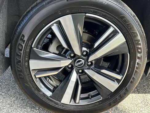 Certified 2025 Nissan Rogue SL AWD/4WD image 12