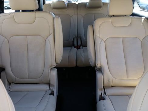 Used 2023 Jeep Grand Cherokee L Limited w/ Luxury Tech Group II AWD/4WD image 43