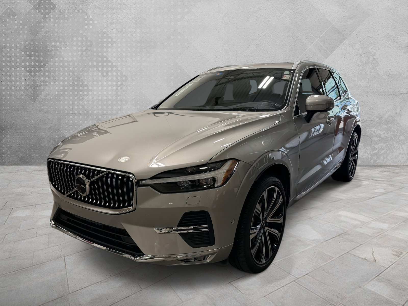 Used 2023 Volvo XC60 B5 Ultimate w/ Climate Package FWD image 3