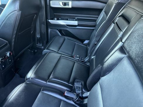 Used 2024 Ford Explorer Limited image 12