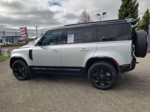 Used 2024 Land Rover Defender 110 X-Dynamic SE image 11