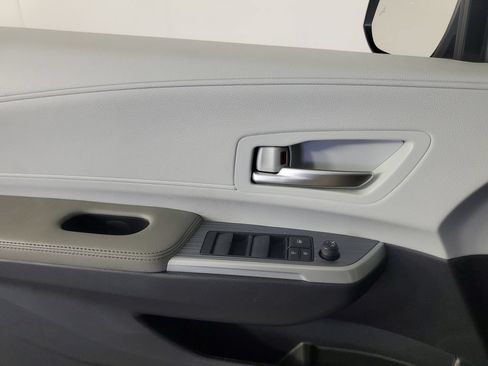 Used 2025 Toyota Sienna XLE w/ XLE Plus Package FWD image 28