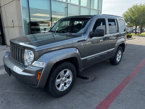 Used 2012 Jeep Liberty Sport AWD/4WD image 2