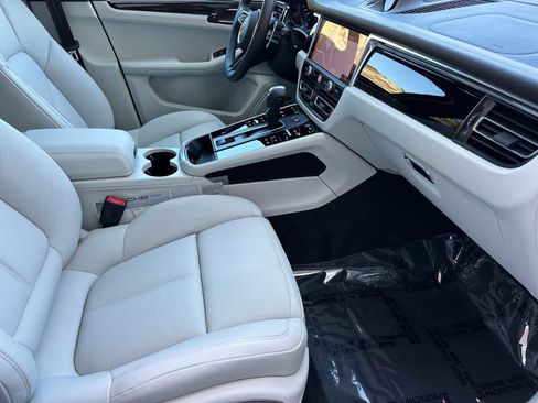 New 2025 Porsche Macan image 17