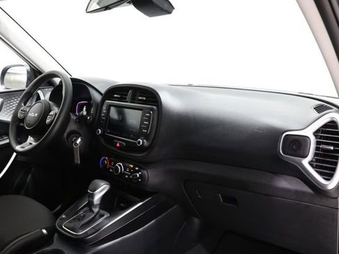 Used 2025 Kia Soul LX FWD image 16