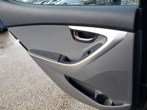 Used 2013 Hyundai Elantra GLS image 16