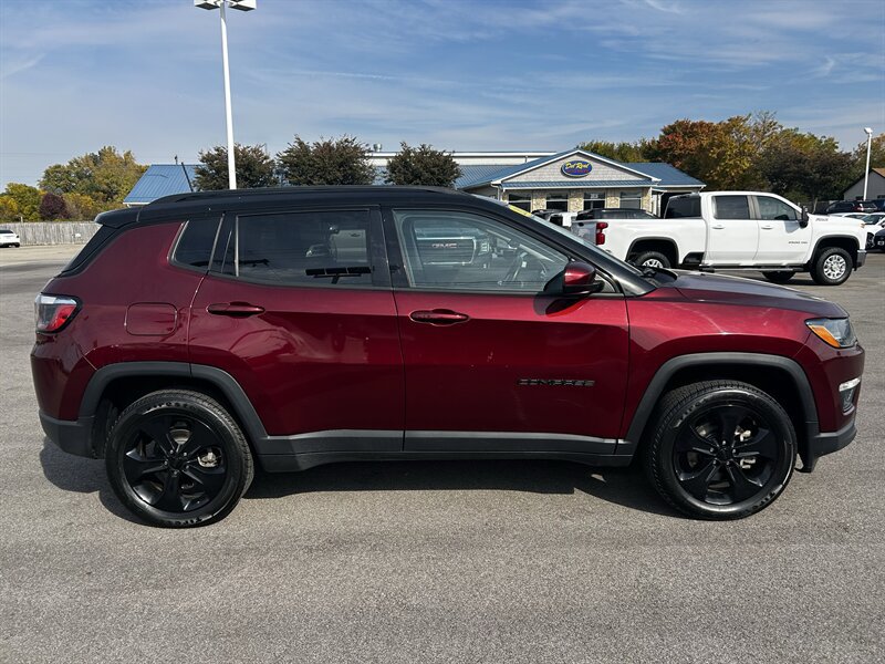 Used 2021 Jeep Compass Altitude w/ Sun & Sound Group AWD/4WD image 2