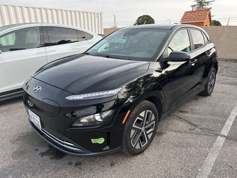 Used 2023 Hyundai Kona SE image 2
