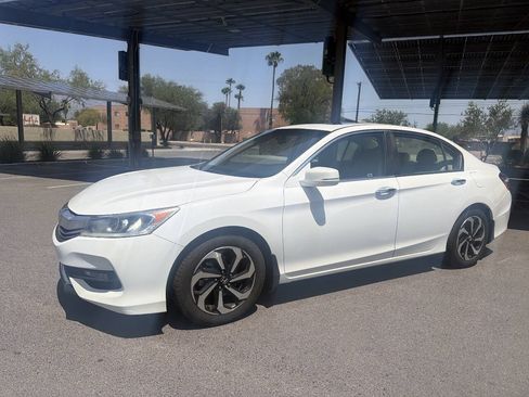 Used 2017 Honda Accord EX image 2