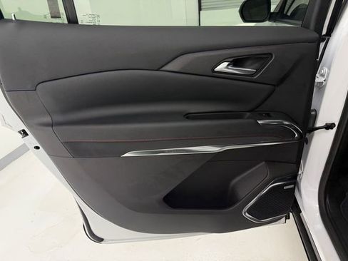 Used 2025 Chevrolet Traverse RS w/ LPO, Floor Liner Package FWD image 36