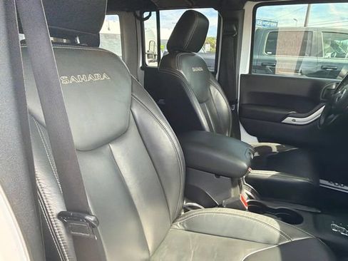 Used 2016 Jeep Wrangler Unlimited Sahara w/ Connectivity Group AWD/4WD image 10