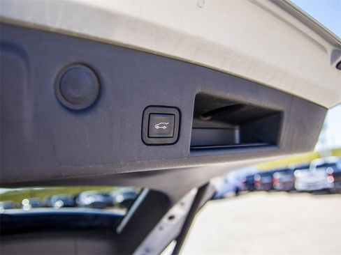 Used 2021 Chevrolet Equinox LT image 12