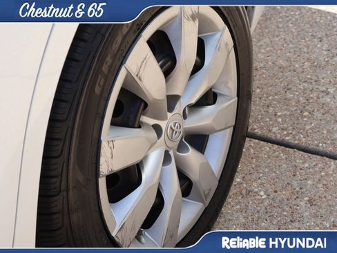 Used 2015 Toyota Corolla LE FWD image 37