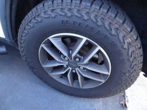 Used 2018 Jeep Grand Cherokee Limited image 12