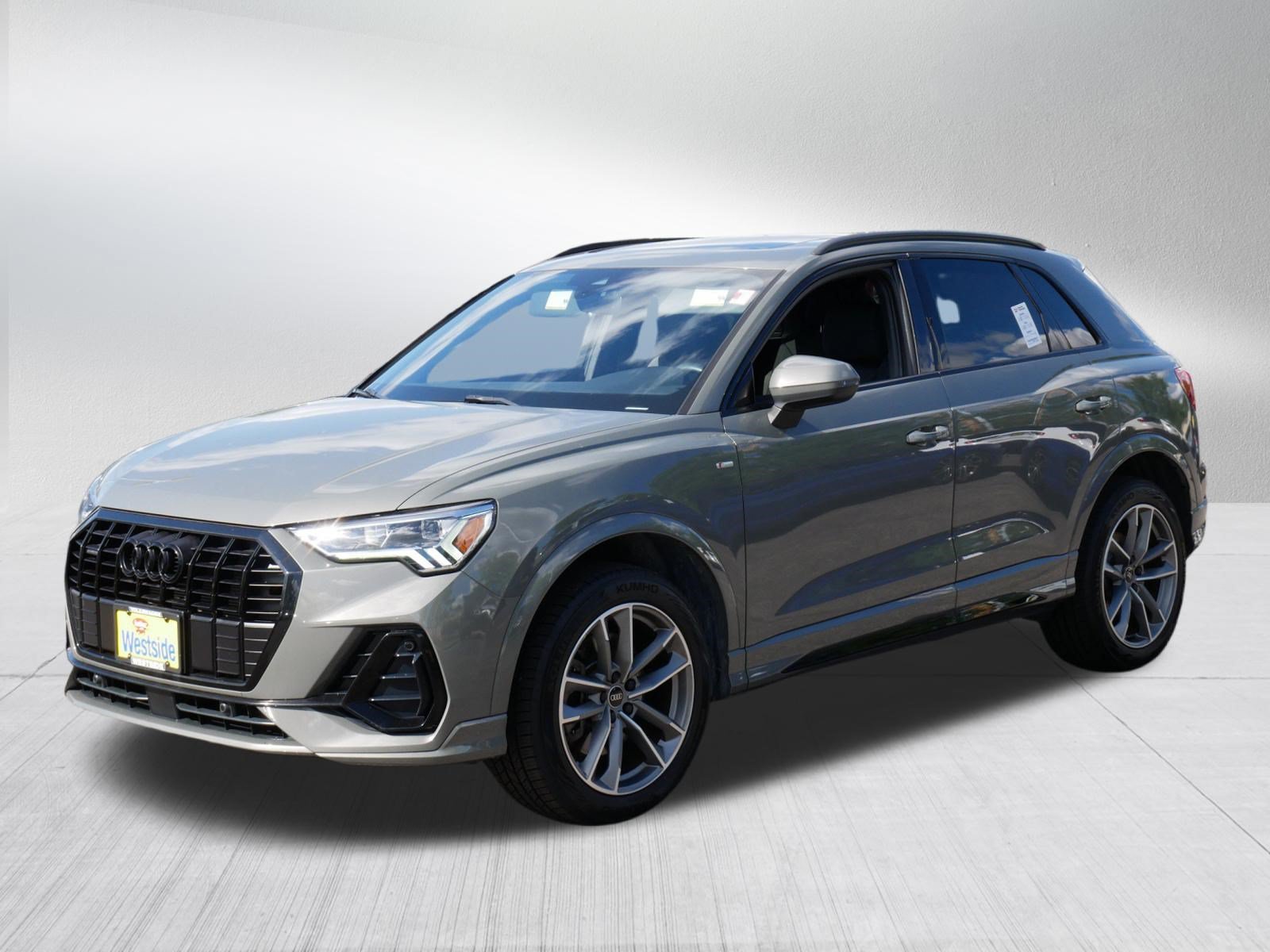 Used 2023 Audi Q3 2.0T Premium w/ Black Optic Sport Package AWD/4WD image 3