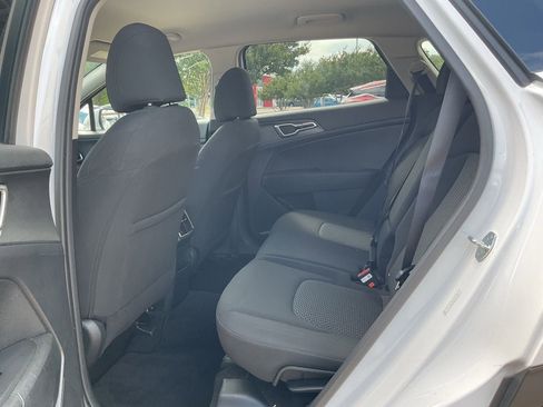 Used 2025 Kia Sportage LX FWD image 9