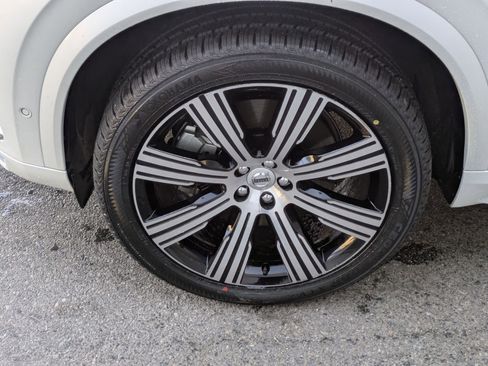 Used 2024 Volvo XC90 T8 Plus w/ Protection Package Premier image 11