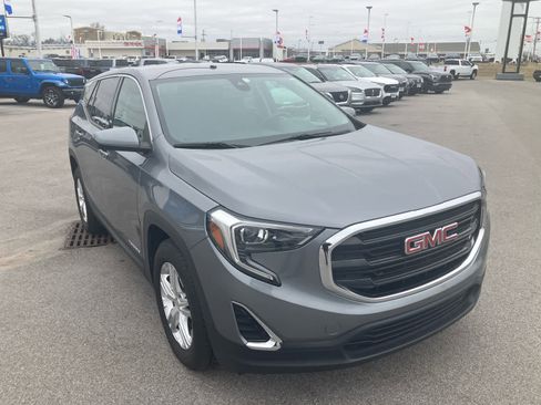 Used 2020 GMC Terrain SLE image 1