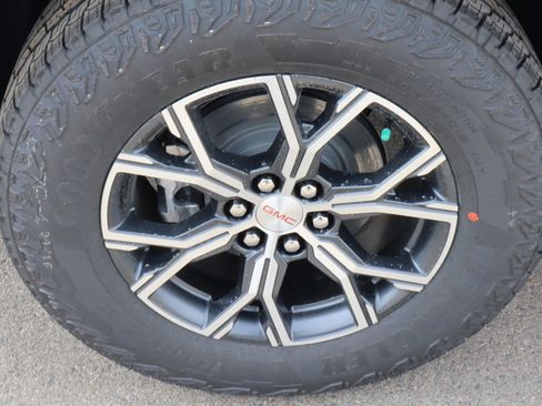 New 2026 GMC Acadia AT4 w/ Luxury Package AWD/4WD image 17