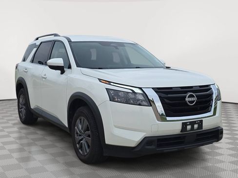Used 2025 Nissan Pathfinder SV FWD image 1