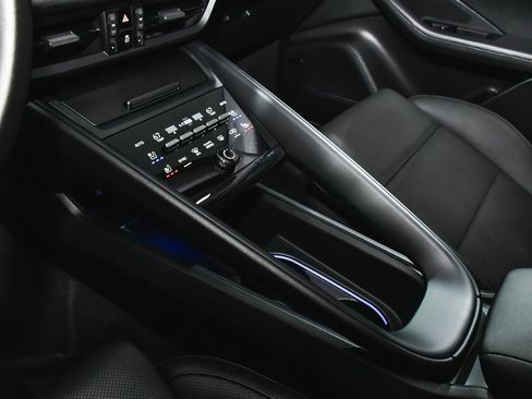 Used 2025 Porsche Macan 4 Electric image 40