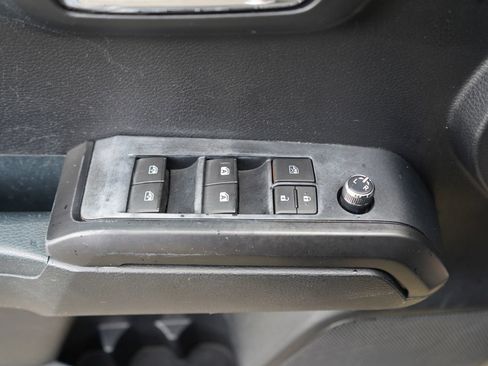 Used 2017 Toyota Tacoma TRD Sport AWD/4WD image 14
