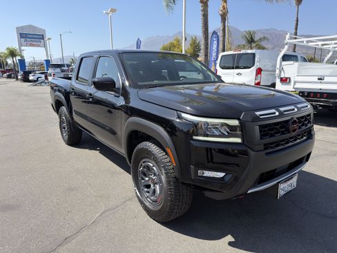 Used 2026 Nissan Frontier PRO-4X AWD/4WD image 2