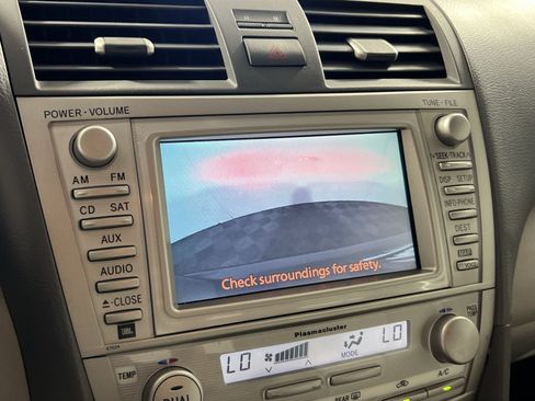 Used 2011 Toyota Camry XLE w/ SE/XLE Extra-Value Pkg FWD image 19