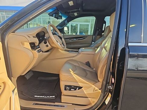 Used 2019 Cadillac Escalade Platinum image 13