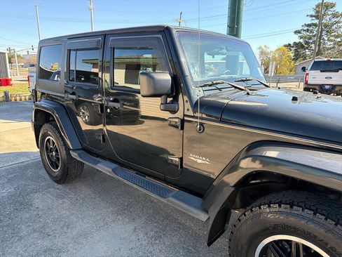 Used 2012 Jeep Wrangler Unlimited Sahara w/ Connectivity Group image 9