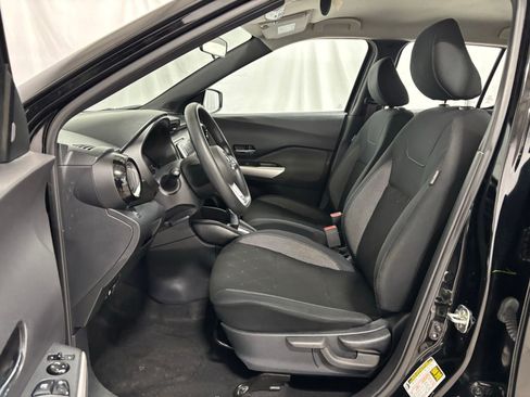 Used 2019 Nissan Kicks SV image 12