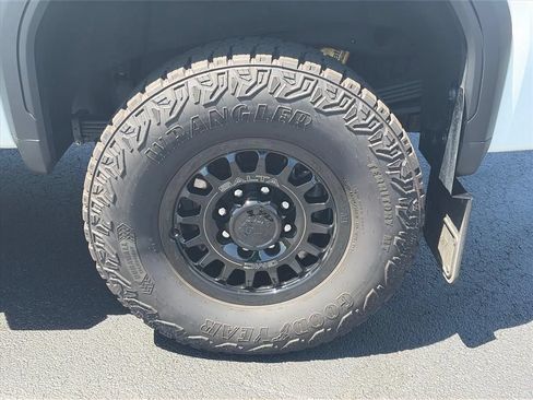 Used 2025 GMC Sierra 2500 AT4X w/ AT4X AEV Edition AWD/4WD image 33