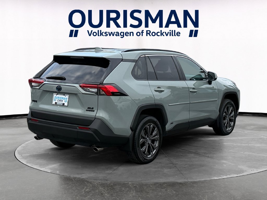 Used 2022 Toyota RAV4 XLE Premium AWD/4WD image 6