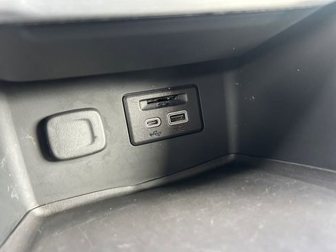 Used 2023 GMC Acadia SLT image 35