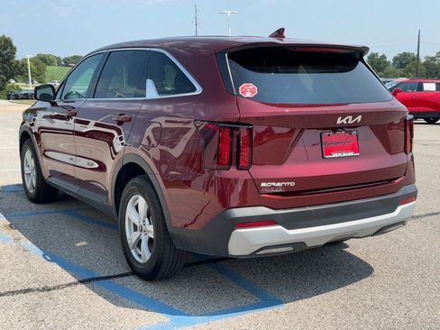 Used 2025 Kia Sorento LX FWD image 8