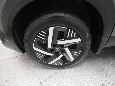 Certified 2025 Nissan Kicks SV image 26