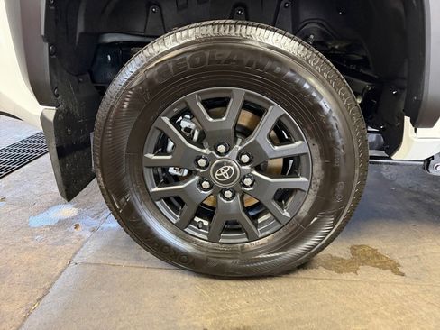 Used 2025 Toyota 4Runner SR5 image 27