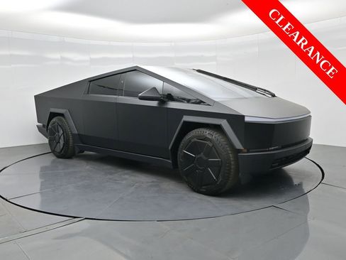 Used 2024 Tesla Cybertruck AWD Crew Cab image 4