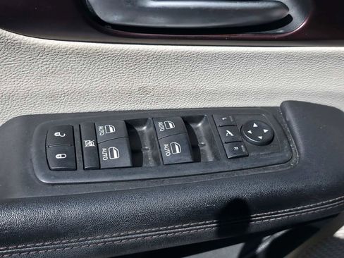 Used 2018 Chrysler Pacifica Limited w/ Tire & Wheel Group FWD image 29