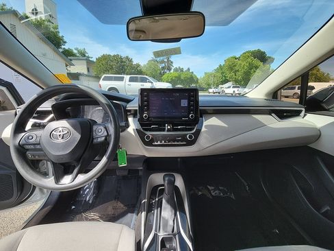 Used 2022 Toyota Corolla LE FWD image 25