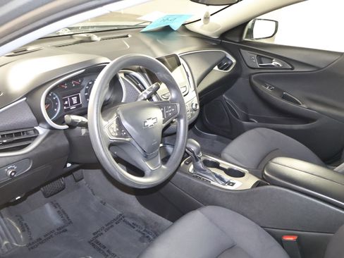 Used 2024 Chevrolet Malibu LT image 2