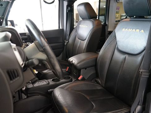 Used 2014 Jeep Wrangler Unlimited Sahara w/ Dual Top Group AWD/4WD image 2
