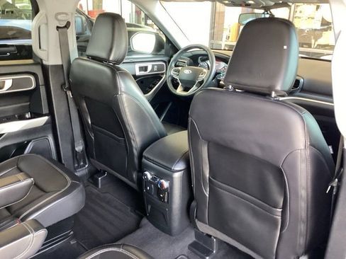Used 2022 Ford Explorer XLT w/ Equipment Group 202A image 37