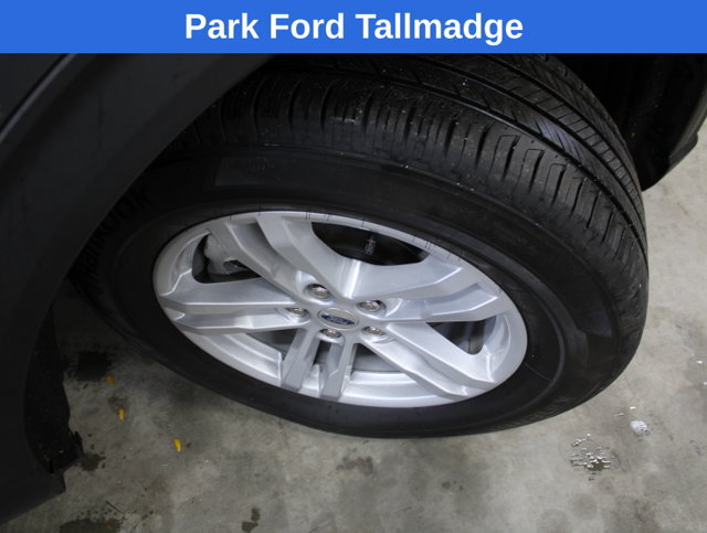 Used 2023 Ford Explorer XLT AWD/4WD image 28