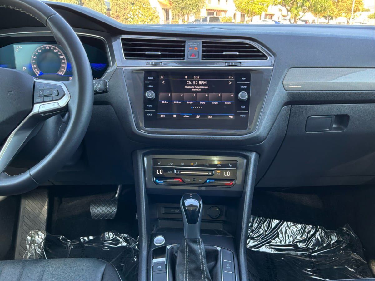 Used 2022 Volkswagen Tiguan SE FWD image 15