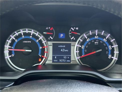 Used 2018 Toyota 4Runner TRD Off-Road Premium w/ TRD Performance Package AWD/4WD image 21