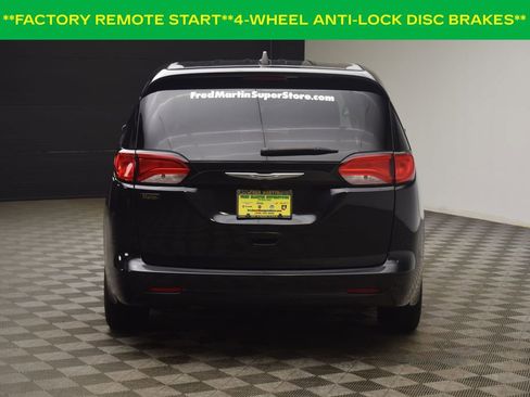 Used 2022 Chrysler Voyager LX image 8
