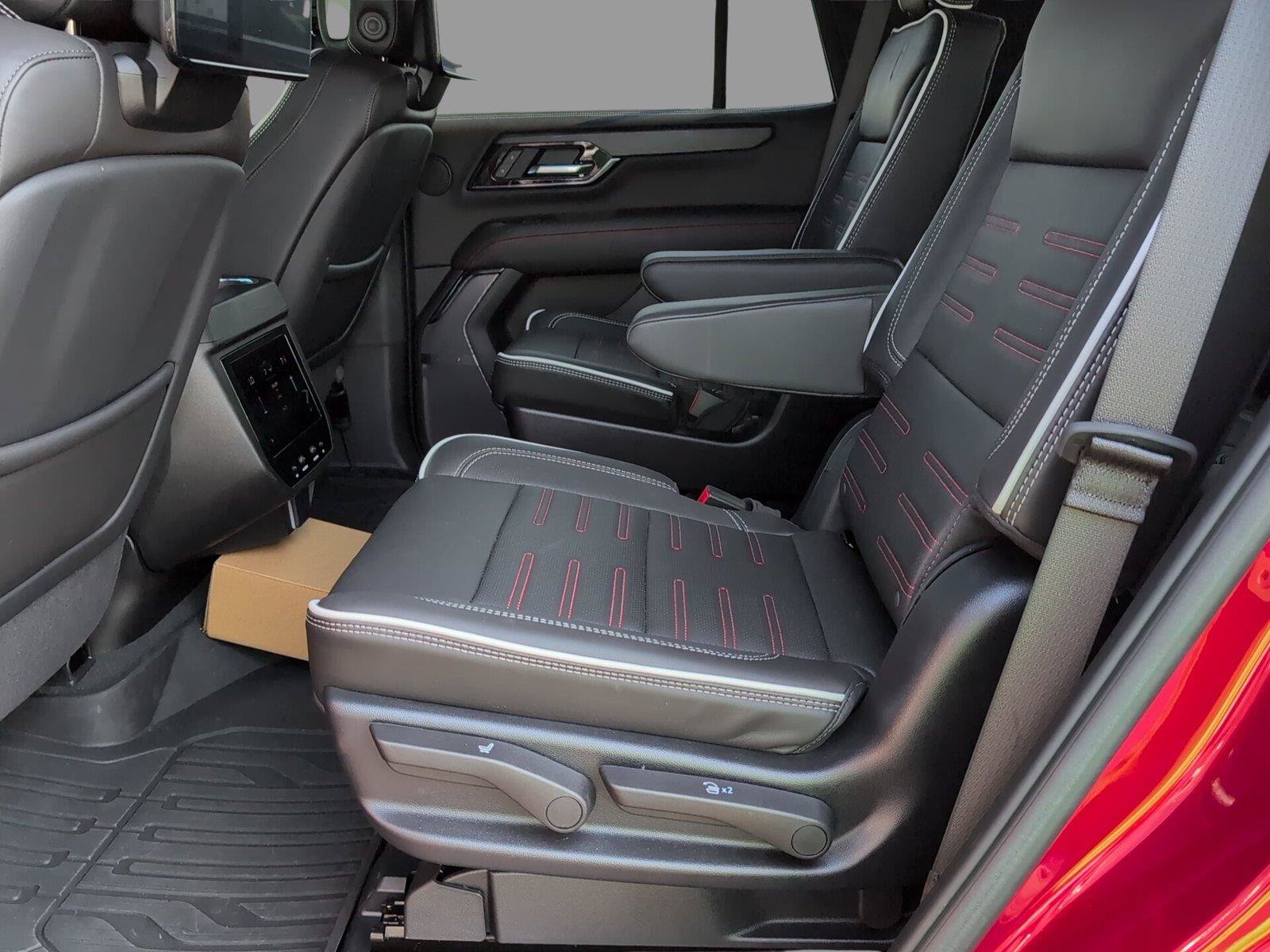 Used 2025 GMC Yukon AT4 Ultimate AWD/4WD image 32