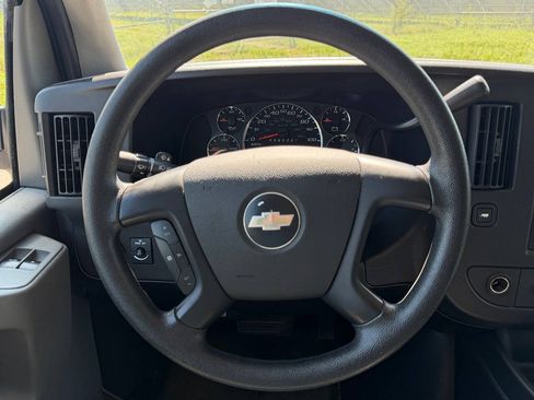Used 2008 Chevrolet Express 3500 LS RWD image 17