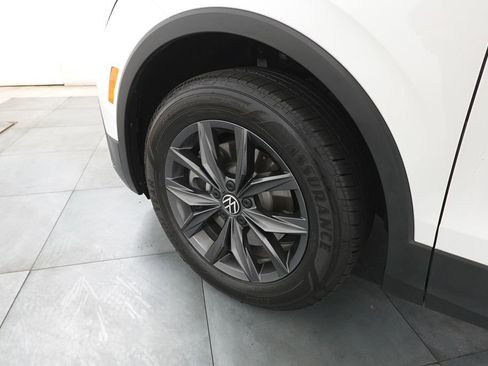 Used 2023 Volkswagen Tiguan SE w/ Panoramic Sunroof Package image 30